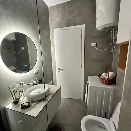 Apartment Modern Two Bedroom - Erlis *